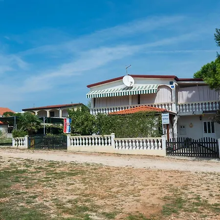 Appartement Stefani Vir