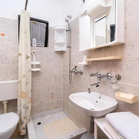 Stefani Apartment Vir