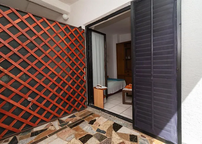 Stefani Apartment Vir